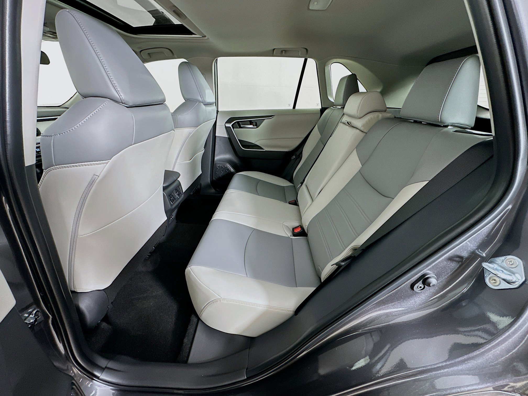 Used 2025 Toyota RAV4 XLE Premium image 27