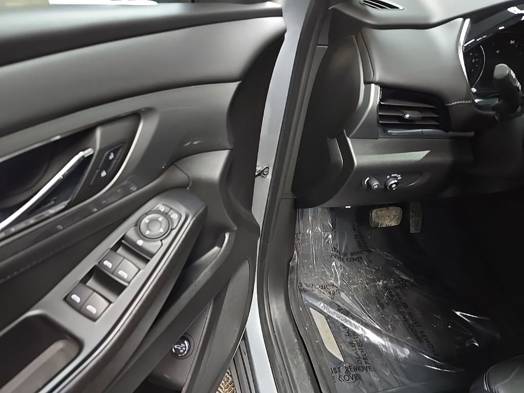 Used 2023 Chevrolet Traverse LT image 27