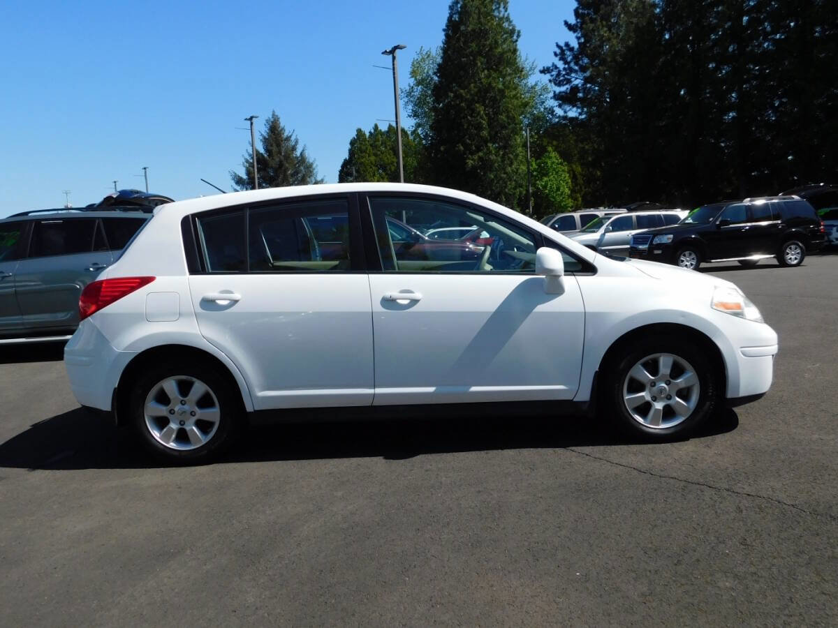 Used 2008 Nissan Versa Hatchback w/ Convenience Pkg FWD image 16