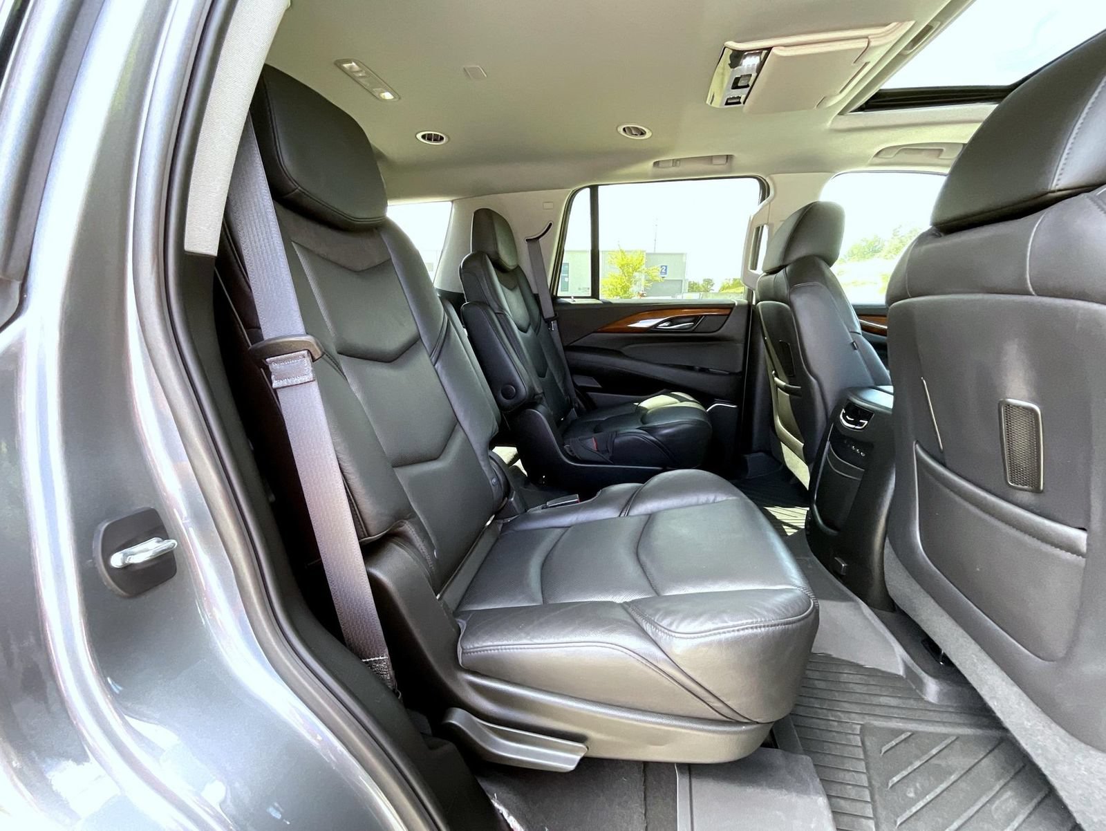 Used 2019 Cadillac Escalade Premium Luxury AWD/4WD image 19