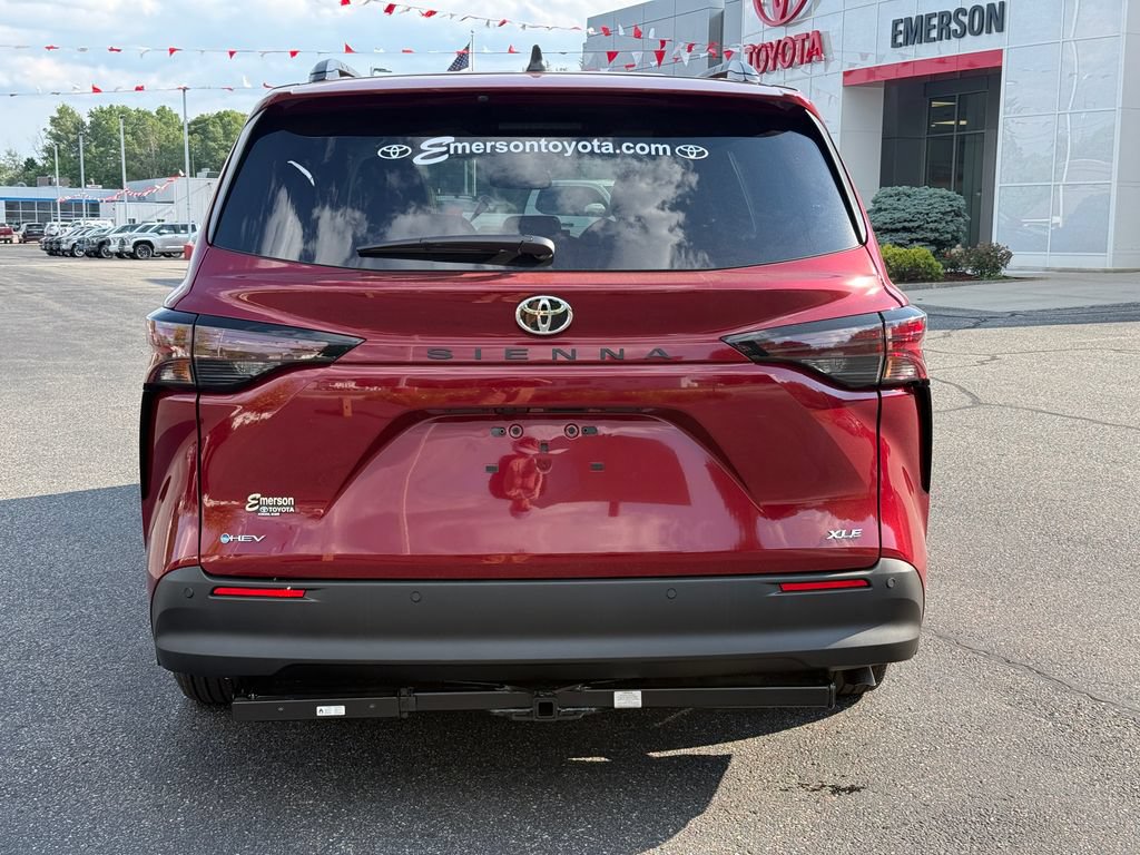 New 2026 Toyota Sienna XLE FWD image 4
