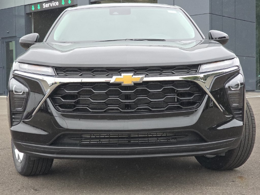New 2026 Chevrolet Trax LS w/ LS Convenience Package FWD image 2
