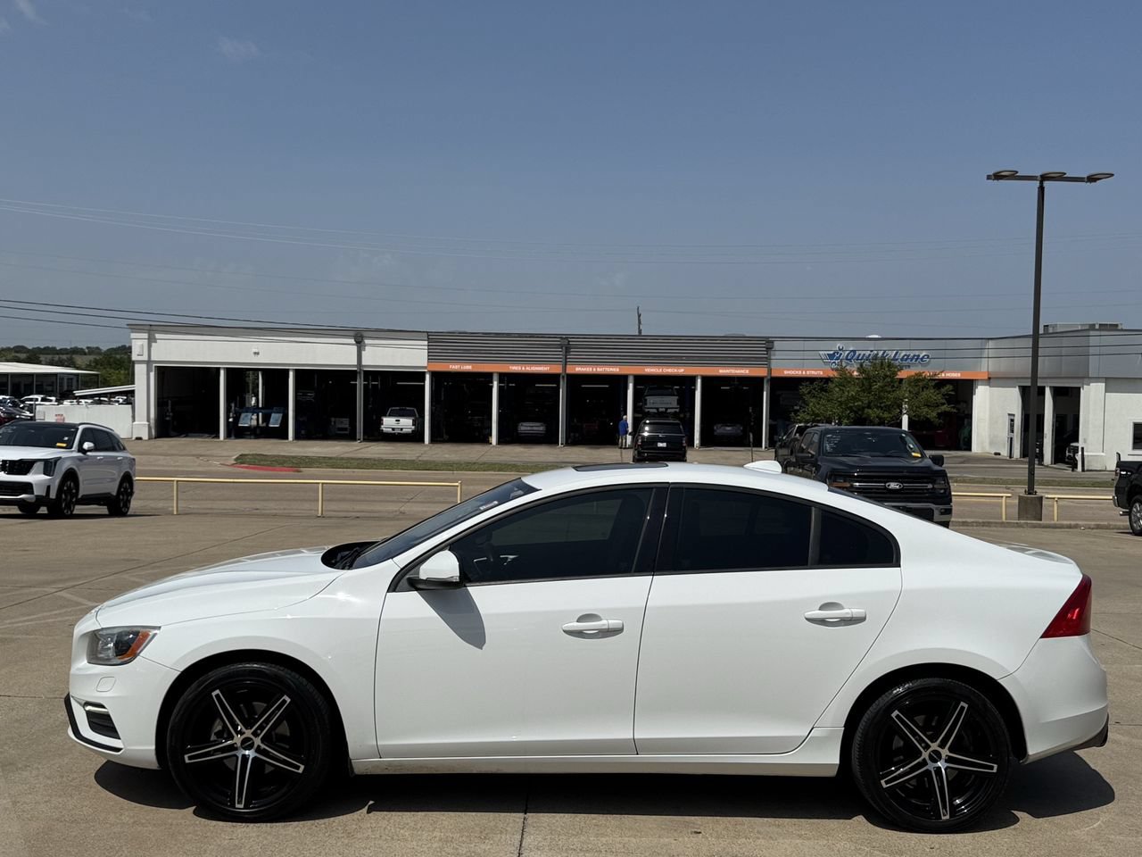 Used 2018 Volvo S60 T5 Dynamic w/ Vision Package FWD image 3
