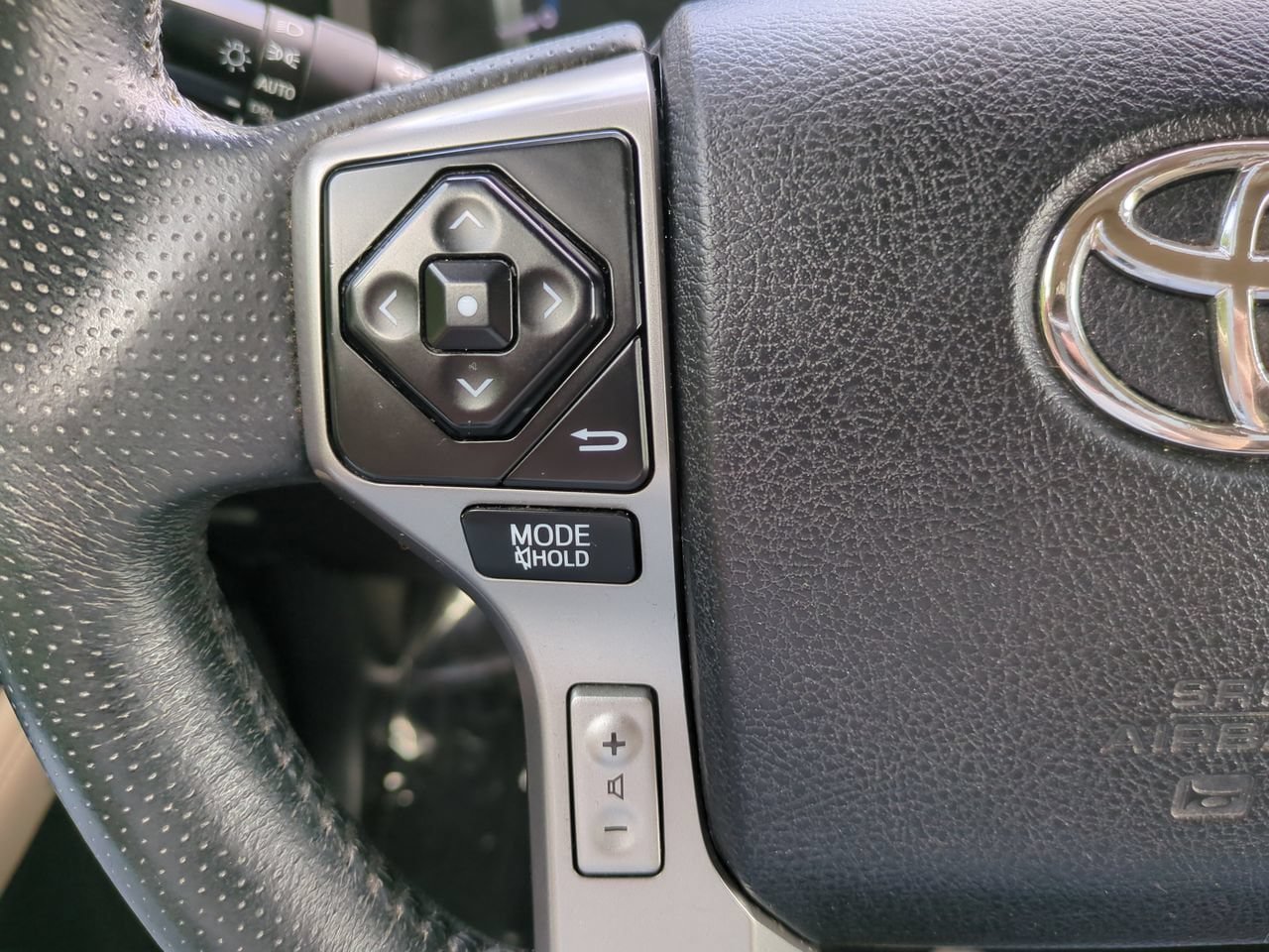 Used 2016 Toyota 4Runner Limited w/ Four Season Floor Mat Package AWD/4WD image 25