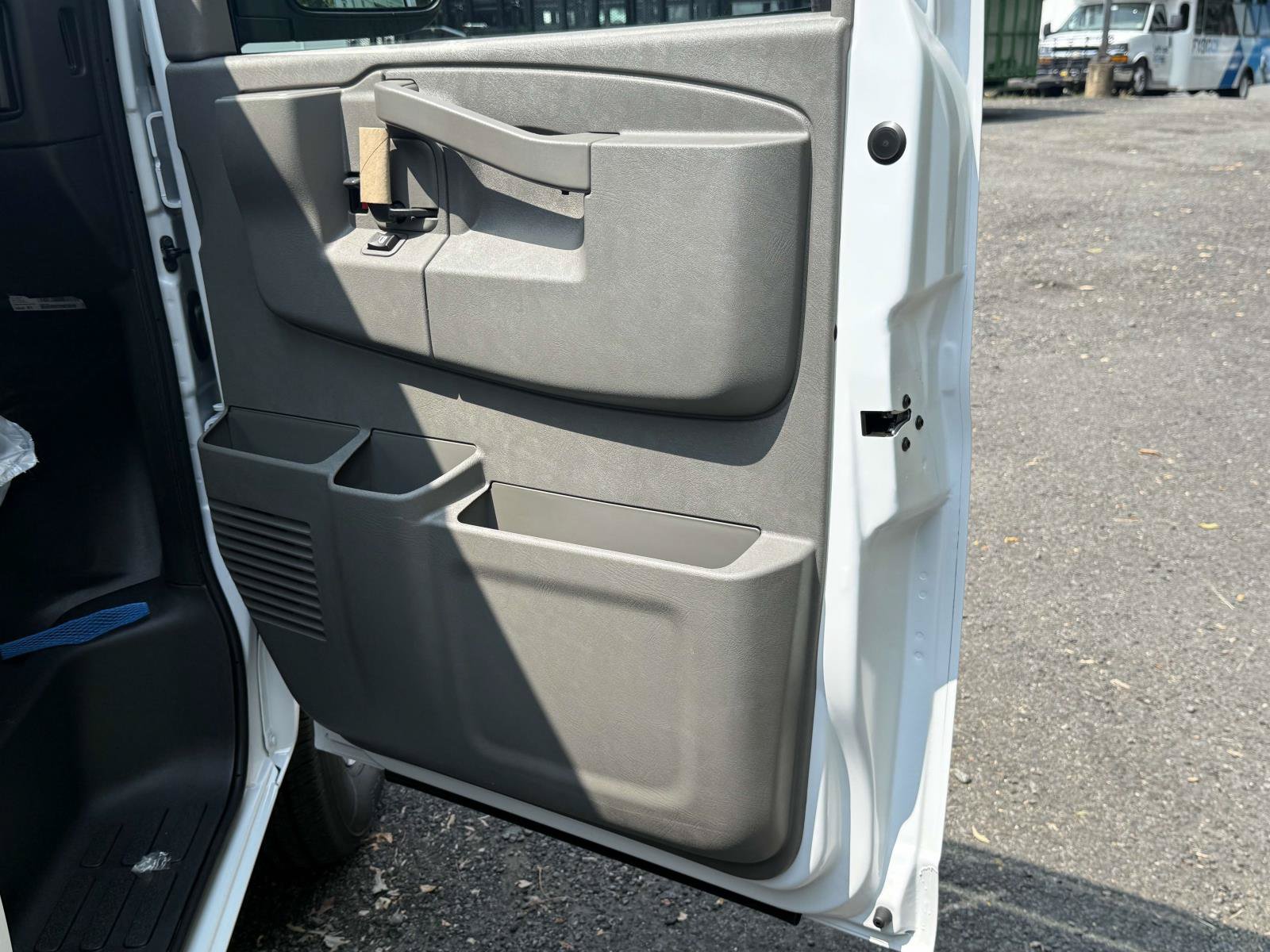 New 2025 Chevrolet Express 3500 Extended RWD image 21
