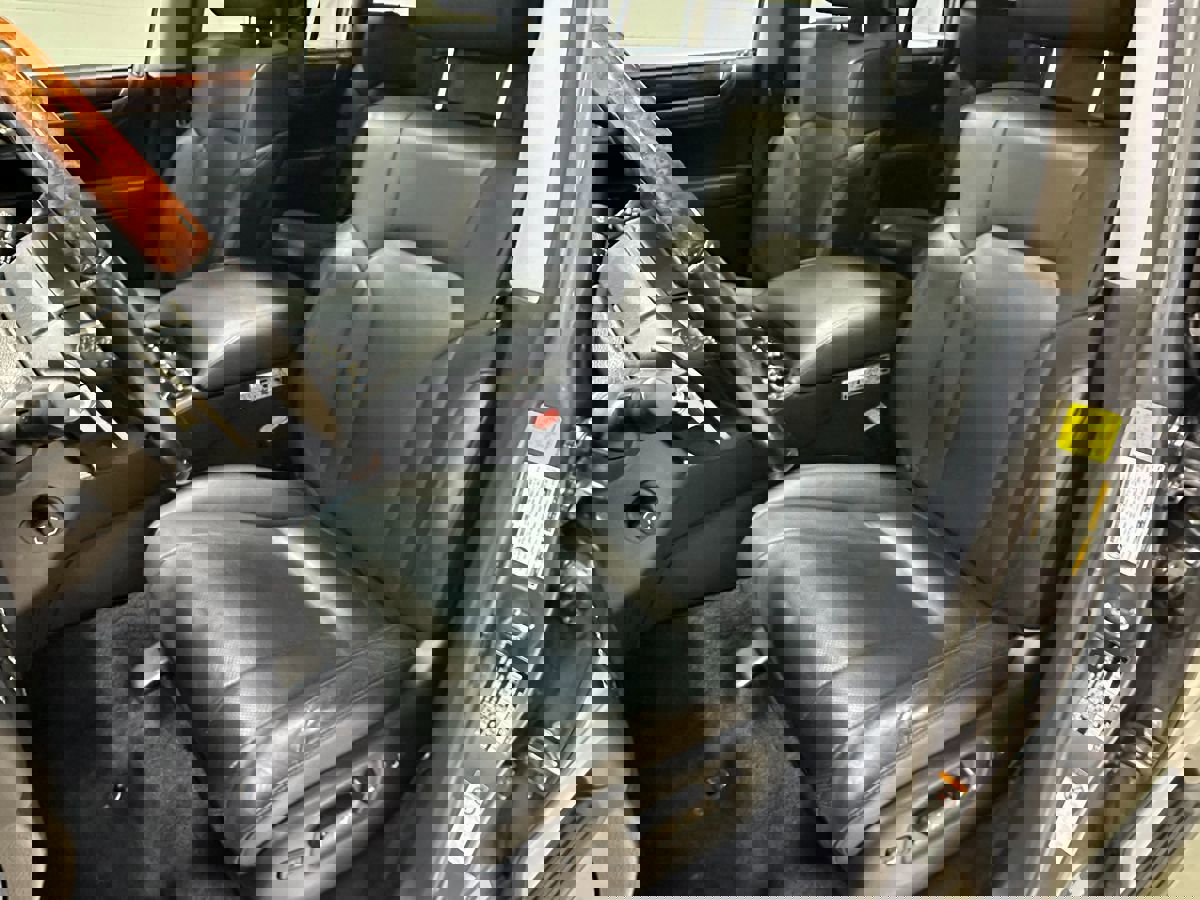 Used 2016 Lexus LX 570 4WD w/ Luxury Package image 33