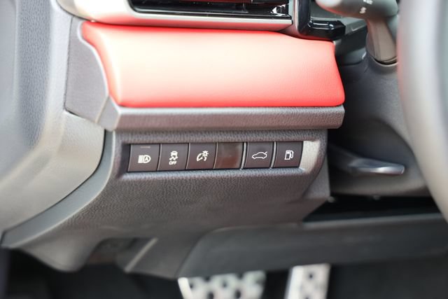 New 2026 Toyota Camry Hybrid FWD image 16