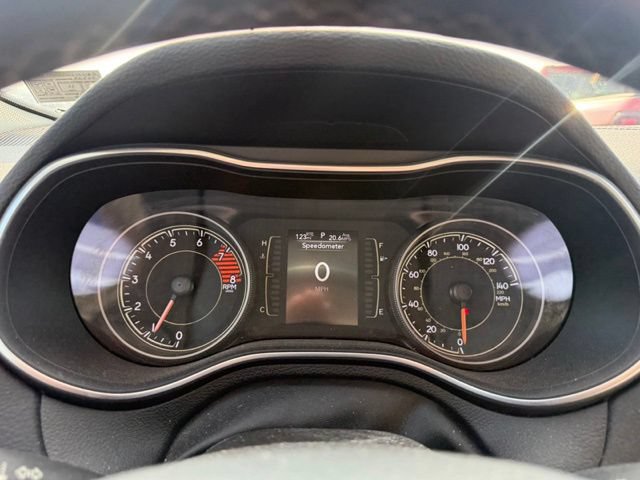 Used 2021 Jeep Cherokee Latitude Lux w/ Sun & Sound Group AWD/4WD image 12