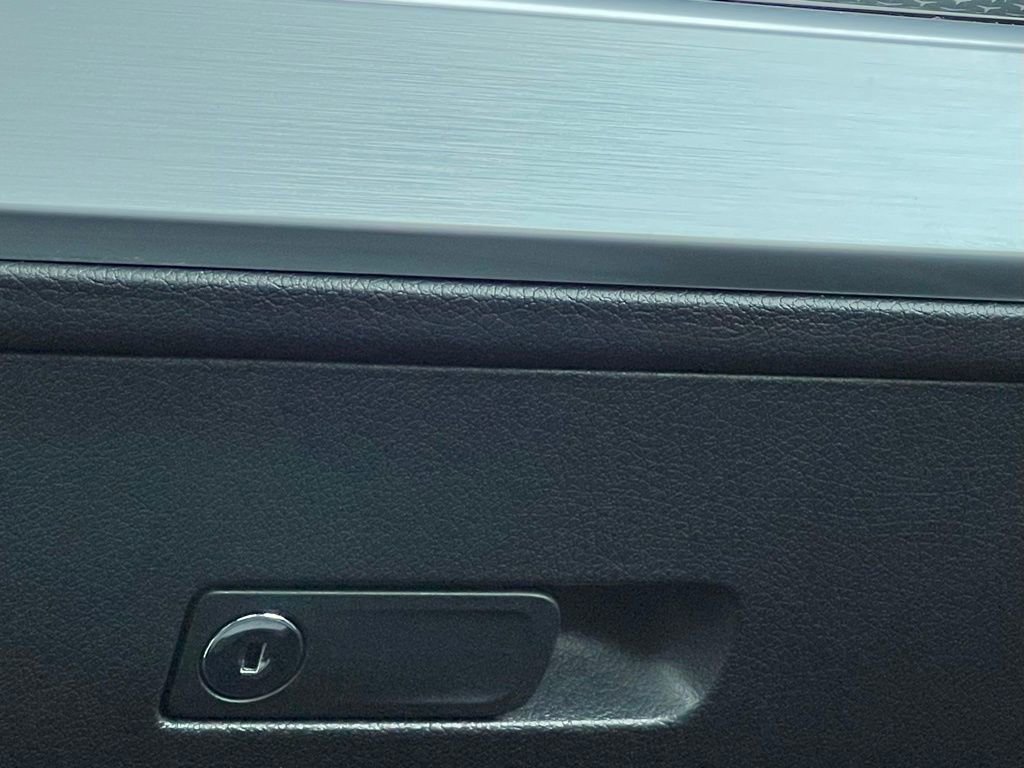 Certified 2025 Mercedes-Benz GLB 250 4MATIC image 24