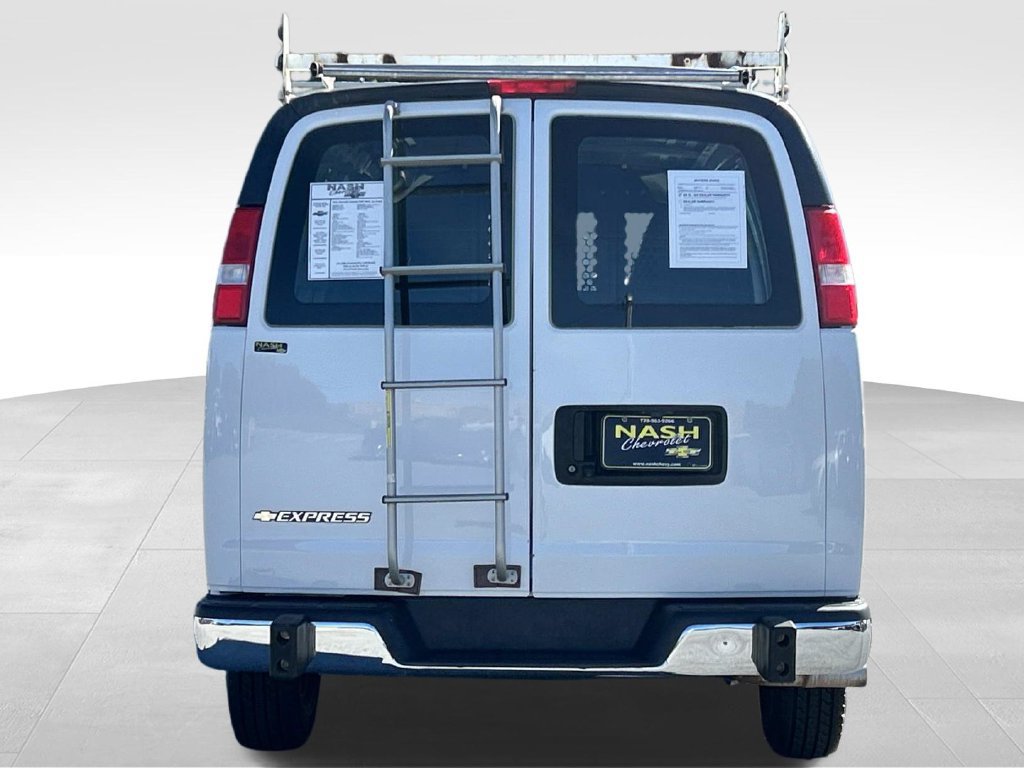 Used 2021 Chevrolet Express 2500 w/ Driver Convenience Package RWD image 4