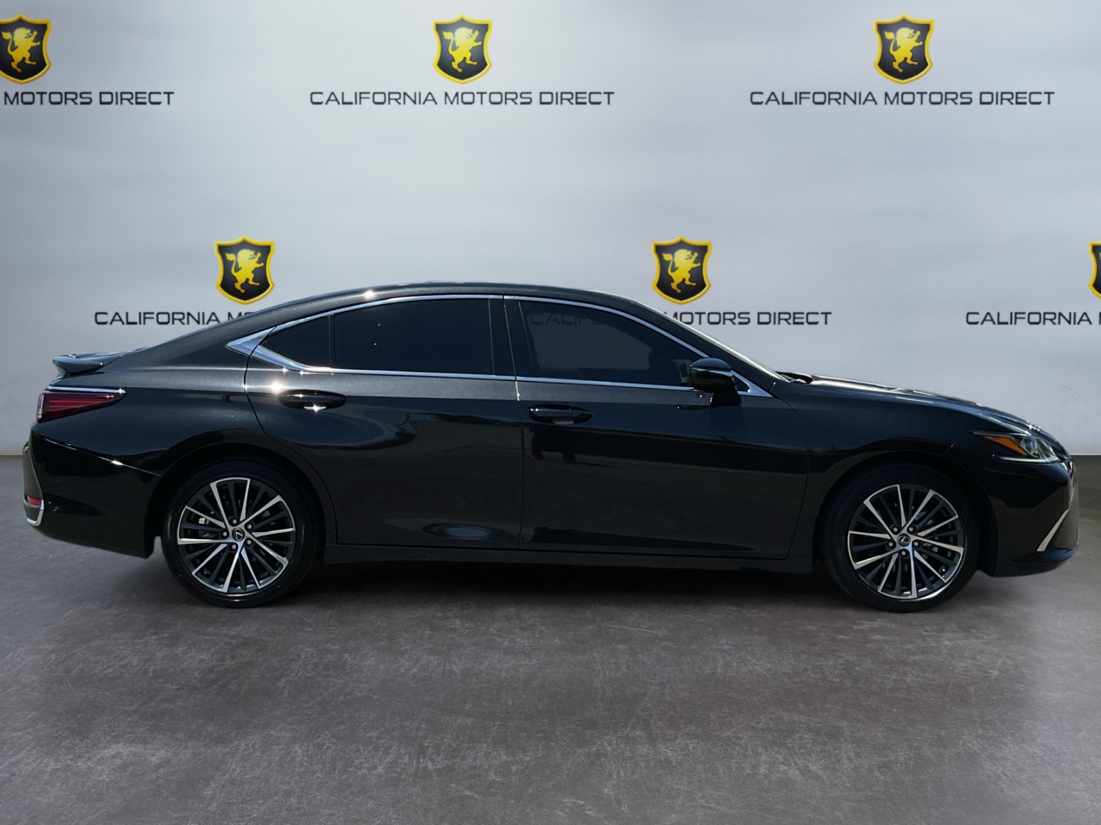 Used 2025 Lexus ES 300h w/ Premium Package FWD image 4