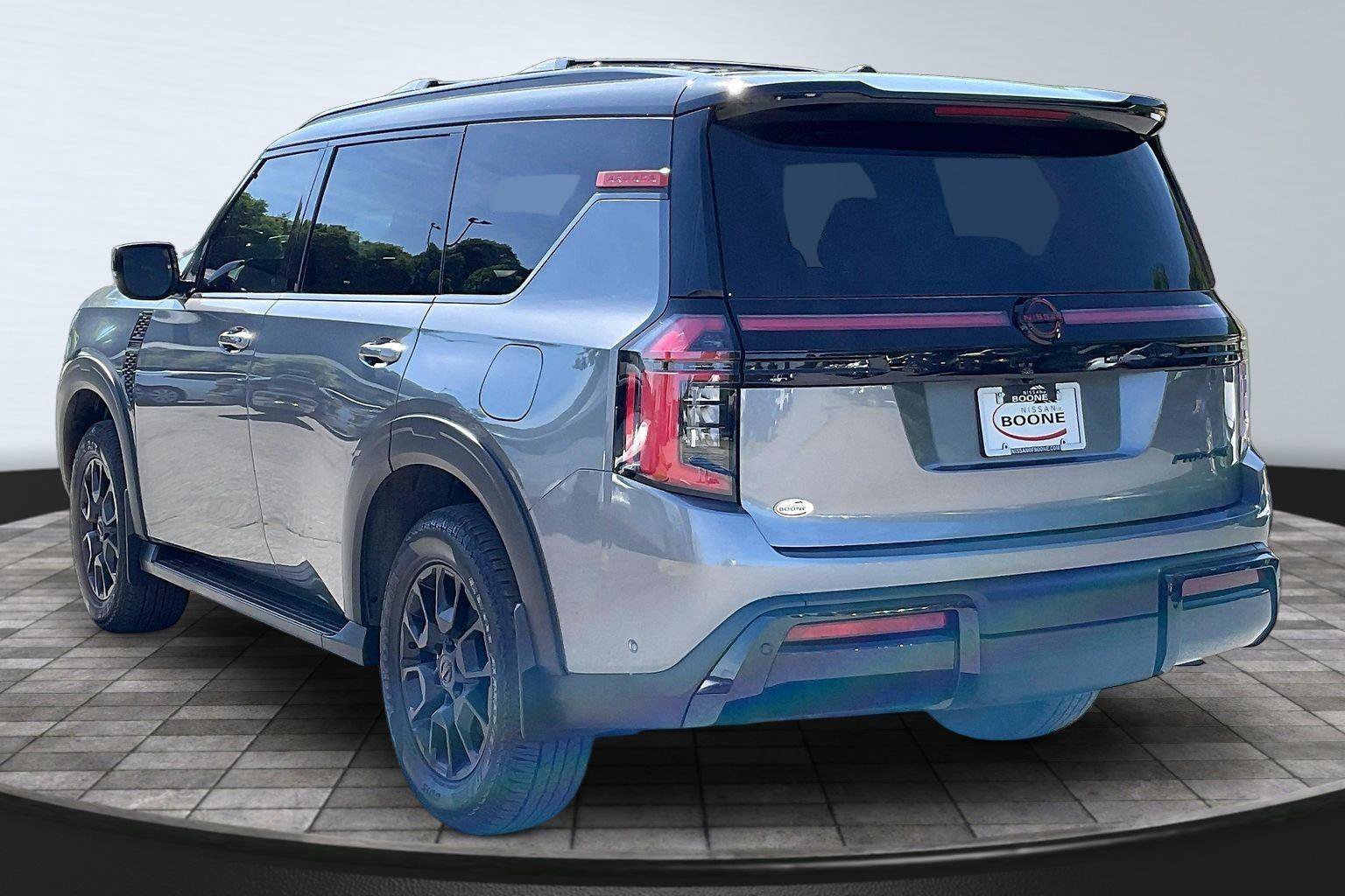 Certified 2025 Nissan Armada PRO-4X AWD/4WD image 3