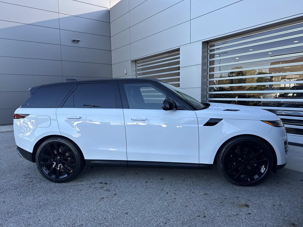 New 2026 Land Rover Range Rover Sport SE AWD/4WD image 9