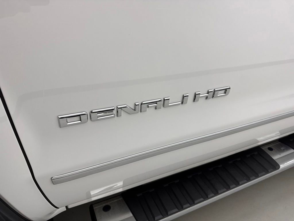 Used 2017 GMC Sierra 2500 Denali w/ Duramax Plus Package AWD/4WD image 10