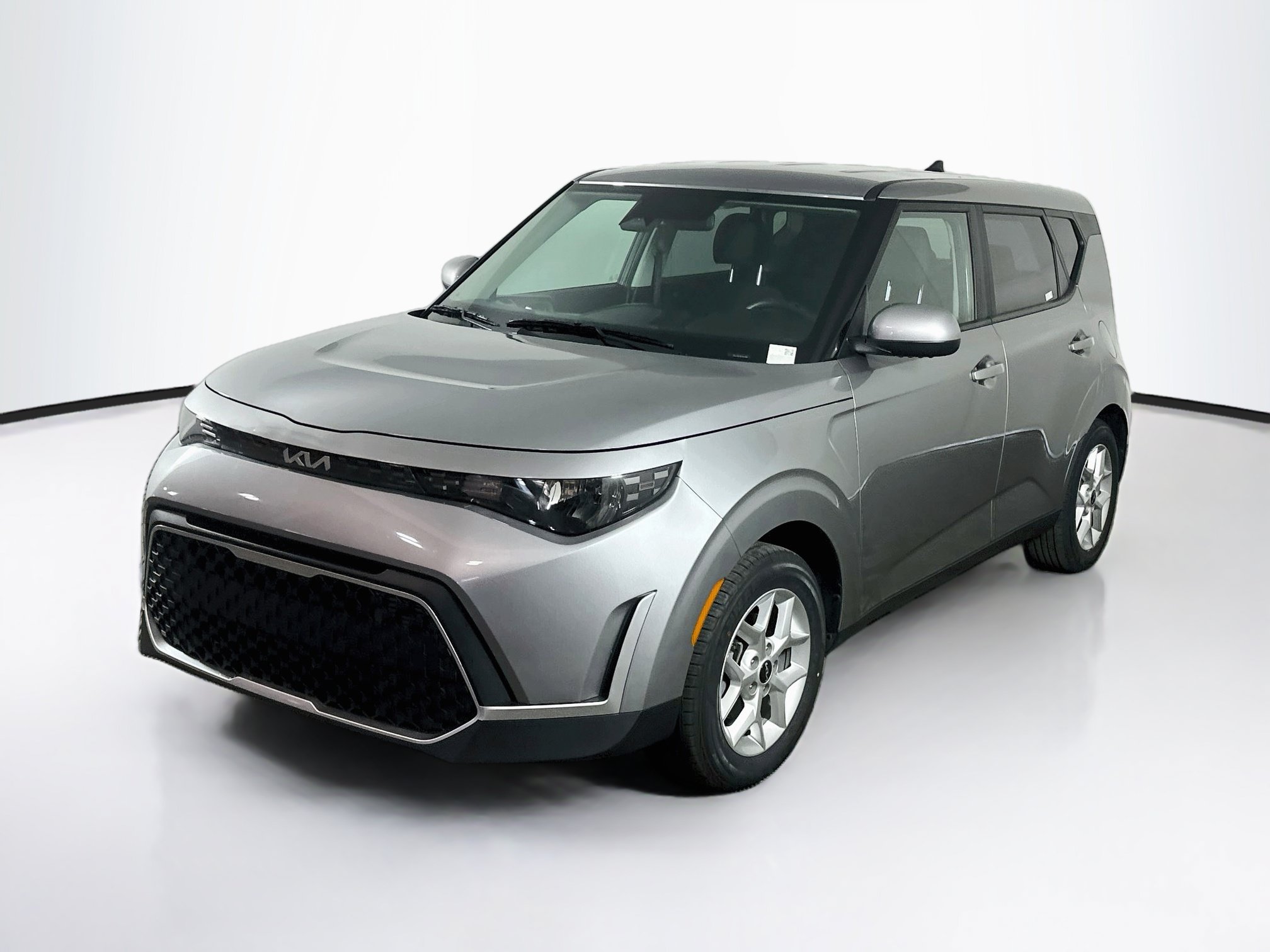 Used 2025 Kia Soul LX w/ LX Technology Package FWD image 3