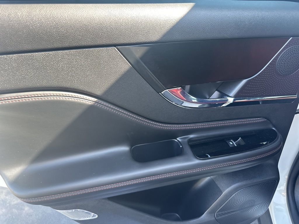 Used 2023 Lincoln Corsair Reserve w/ Equipment Group 201A image 32