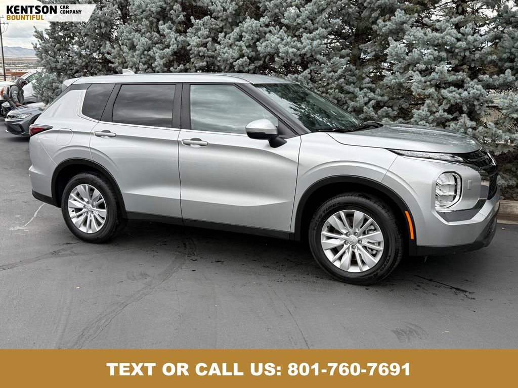 Used 2025 Mitsubishi Outlander ES image 11