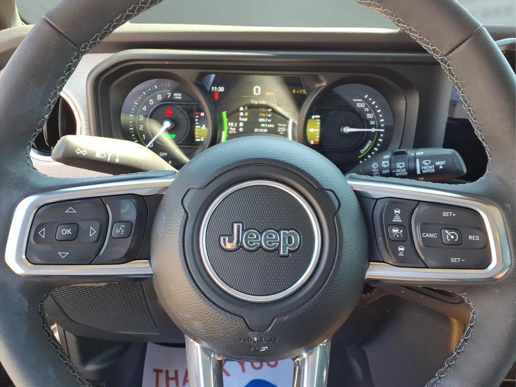 Used 2025 Jeep Wrangler Sahara image 24