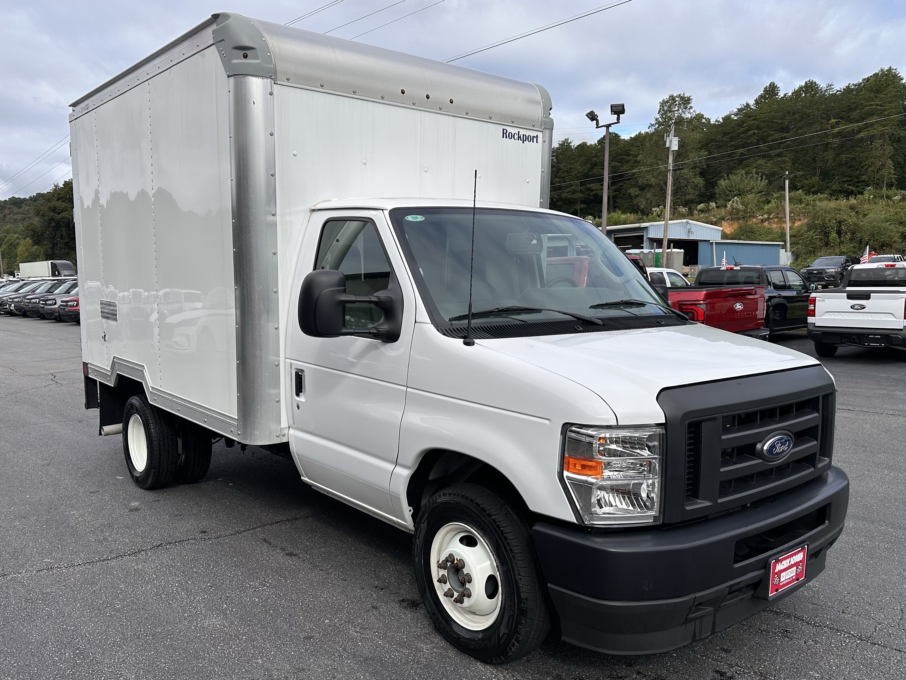 Used 2025 Ford E-350 and Econoline 350 Super Duty w/ Power Equipment Group RWD image 4