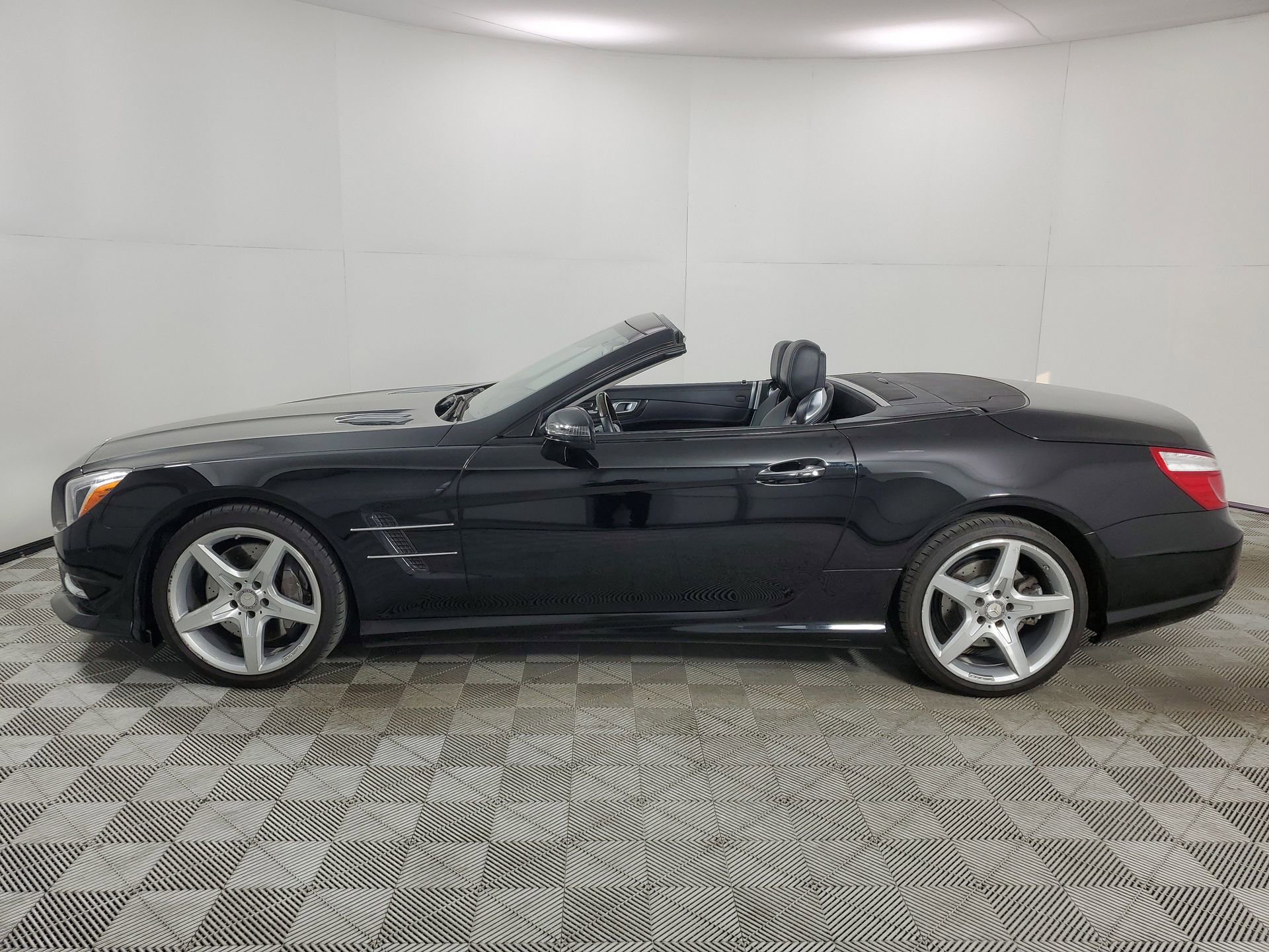 Used 2014 Mercedes-Benz SL 550 image 6
