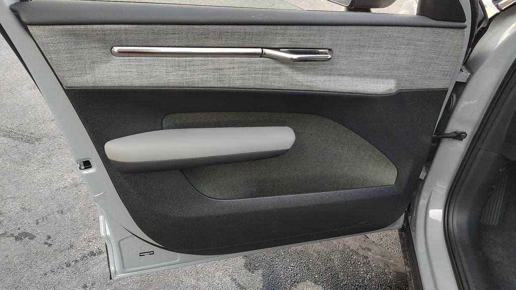 New 2026 Volvo EX30 Plus w/ Climate Package image 23