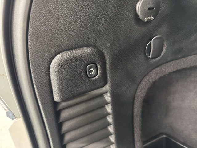 Used 2019 Jeep Grand Cherokee Overland w/ Jeep Active Safety Group image 12