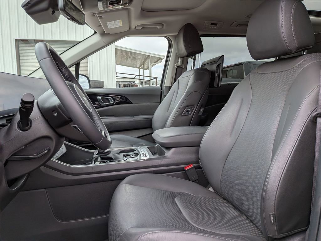 Used 2025 Kia Carnival SX Prestige image 14
