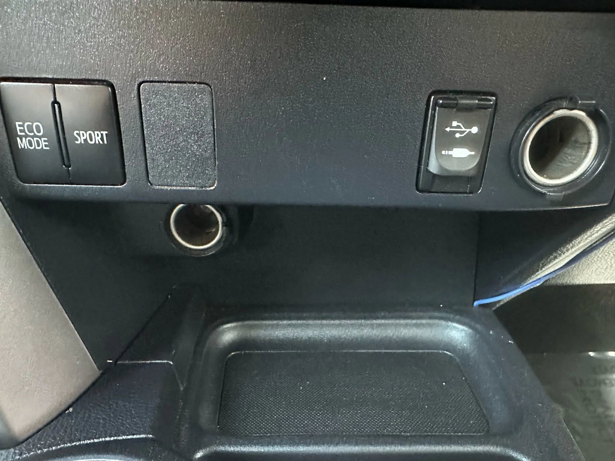 Used 2017 Toyota RAV4 LE w/ All Weather Liner Package image 21