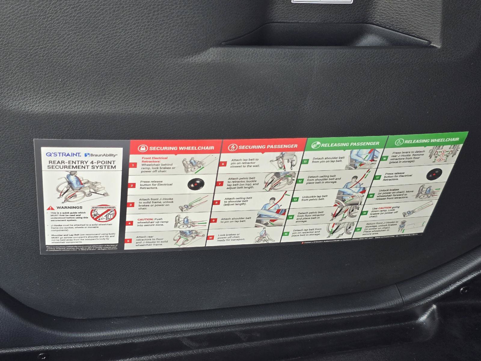 Used 2026 Toyota Sienna XLE FWD image 17