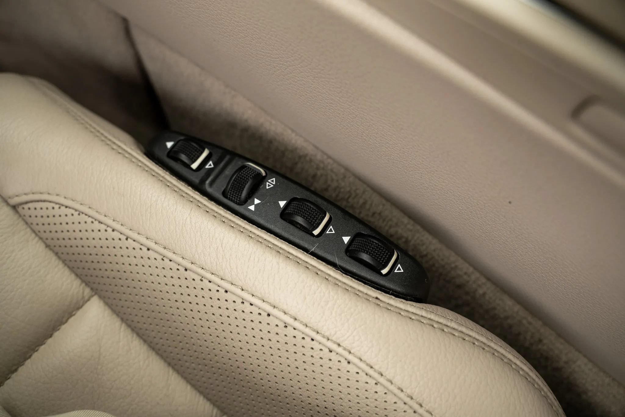 Used 2015 Mercedes-Benz E 400 Coupe w/ Premium 1 Package image 17