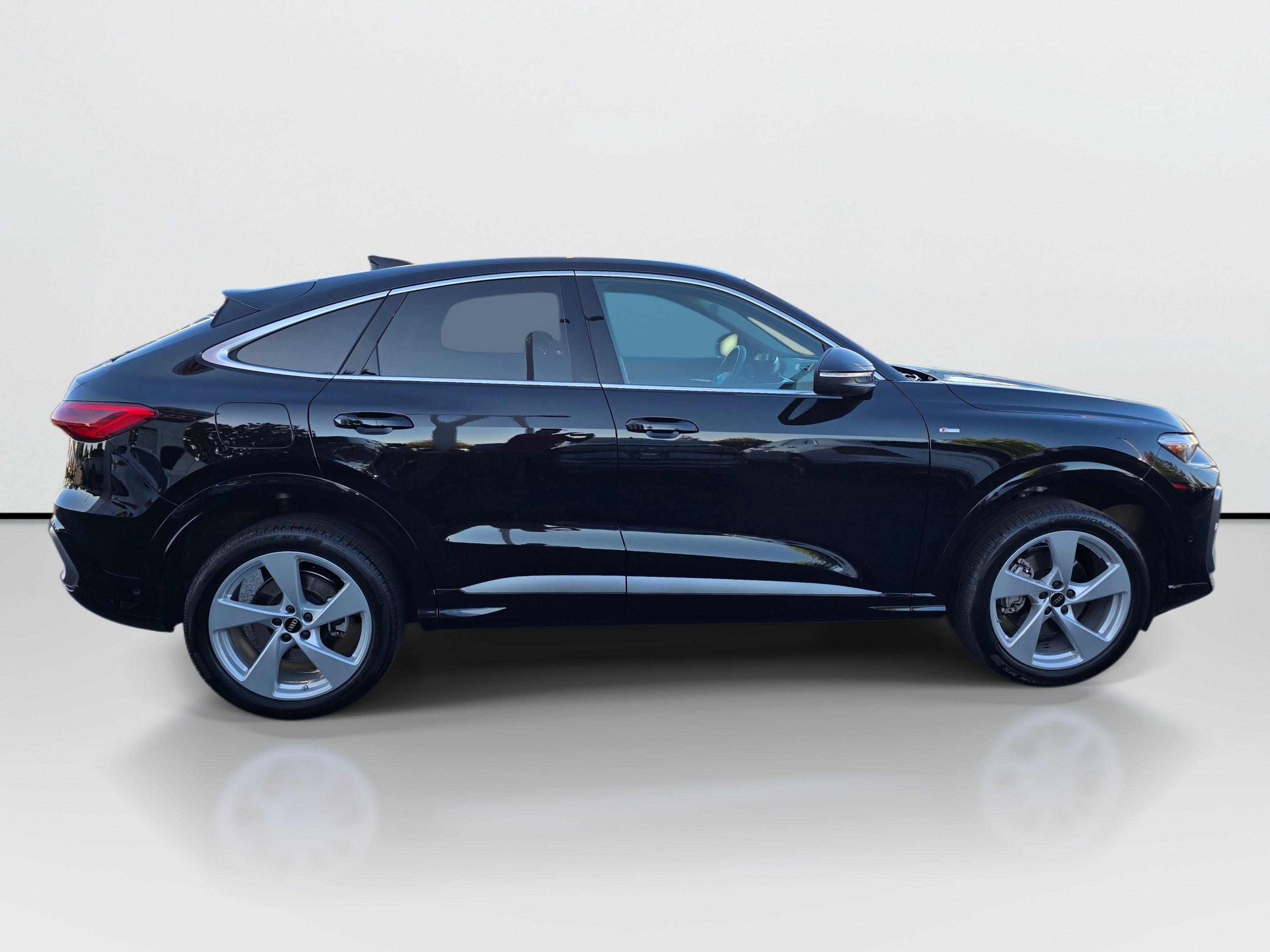 Certified 2025 Audi Q5 Premium Plus w/ Premium Plus AWD/4WD image 7