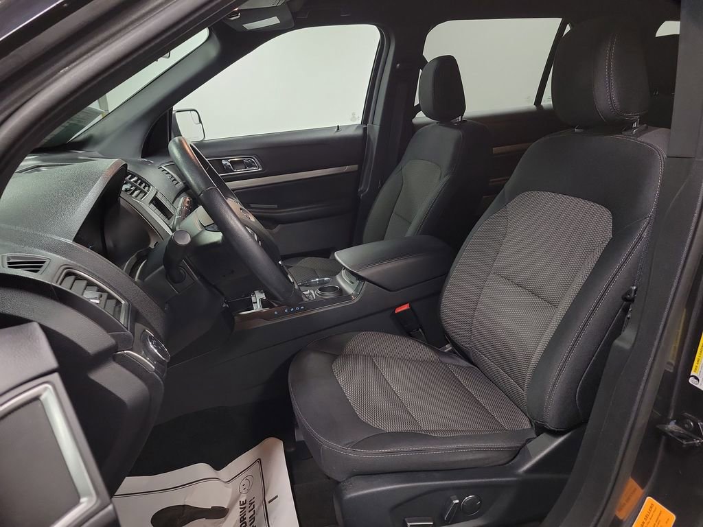 Used 2018 Ford Explorer XLT image 14