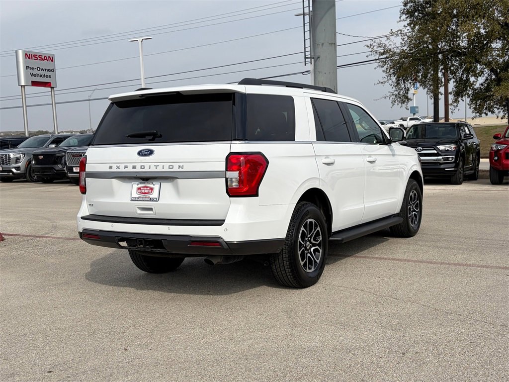 Used 2023 Ford Expedition XLT image 5