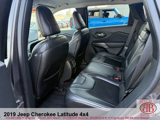Used 2019 Jeep Cherokee Latitude Plus AWD/4WD image 11