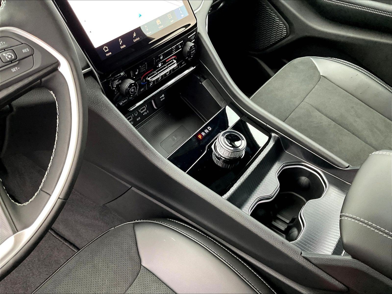 New 2027 Jeep Grand Cherokee Laredo X AWD/4WD image 8