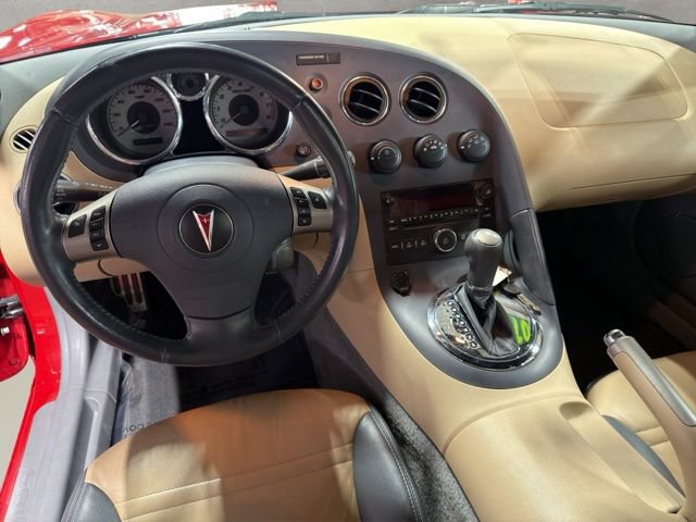 Used 2007 Pontiac Solstice Convertible w/ Premium Package RWD image 2
