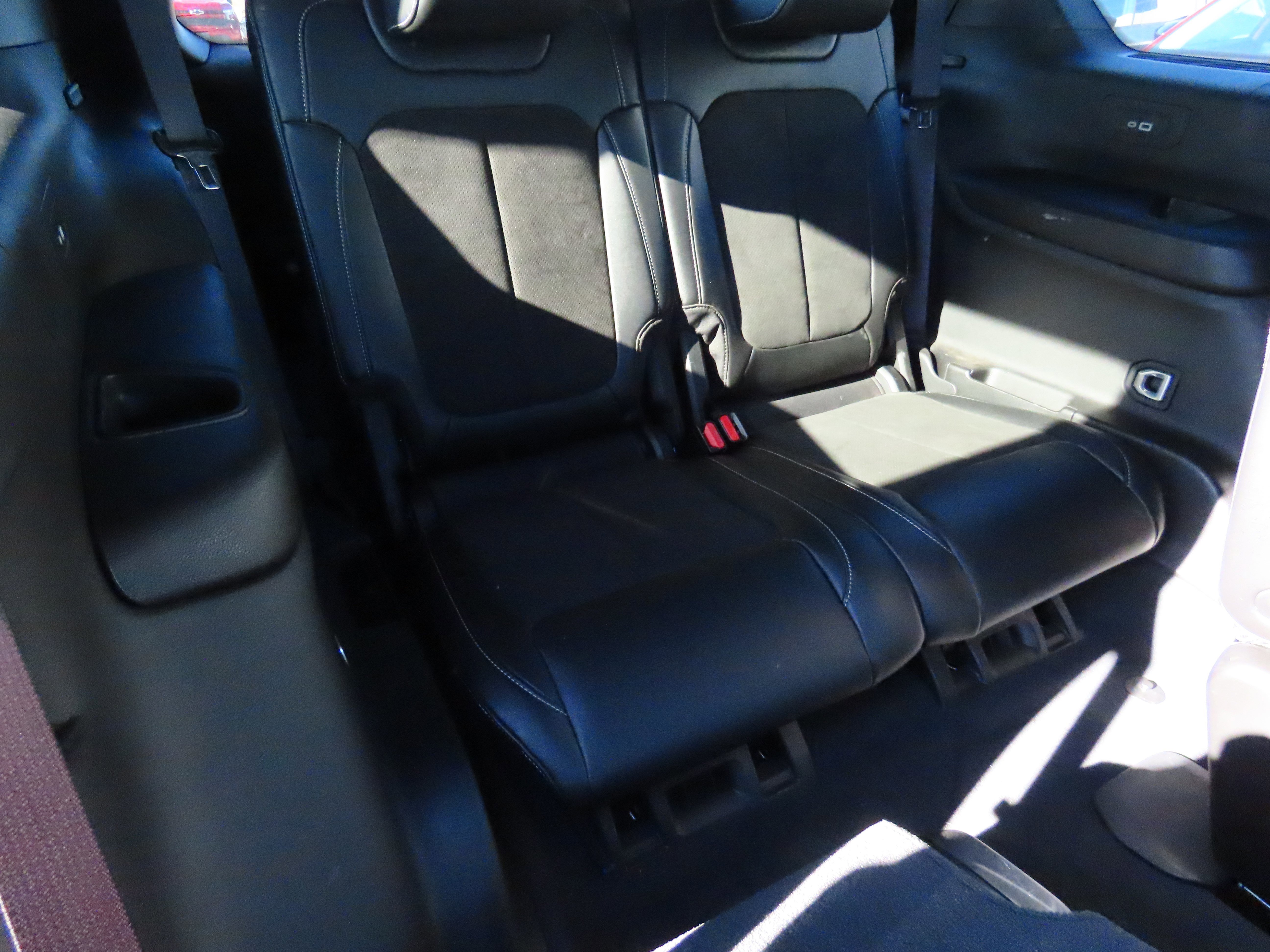 Used 2023 Jeep Grand Cherokee L Laredo image 14