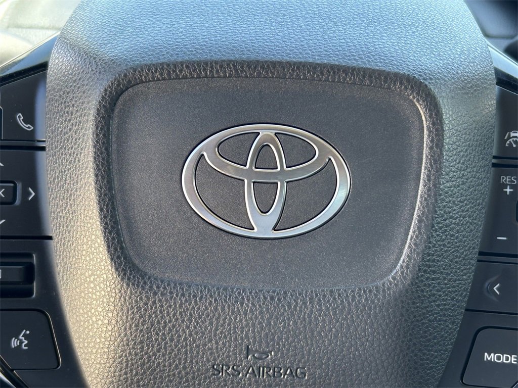 Used 2025 Toyota Prius XLE image 31