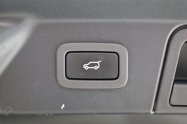 Used 2018 Land Rover Range Rover Velar R-Dynamic HSE AWD/4WD image 34