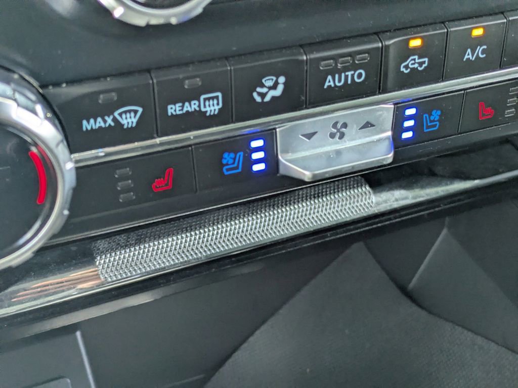 Used 2023 Ford F150 Lariat image 23