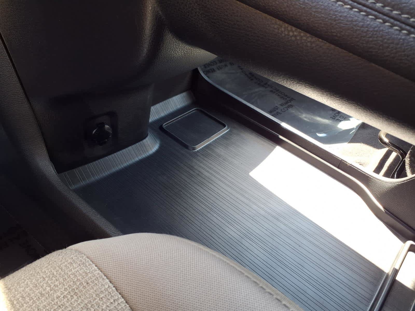 Certified 2025 Toyota Sienna LE FWD image 16