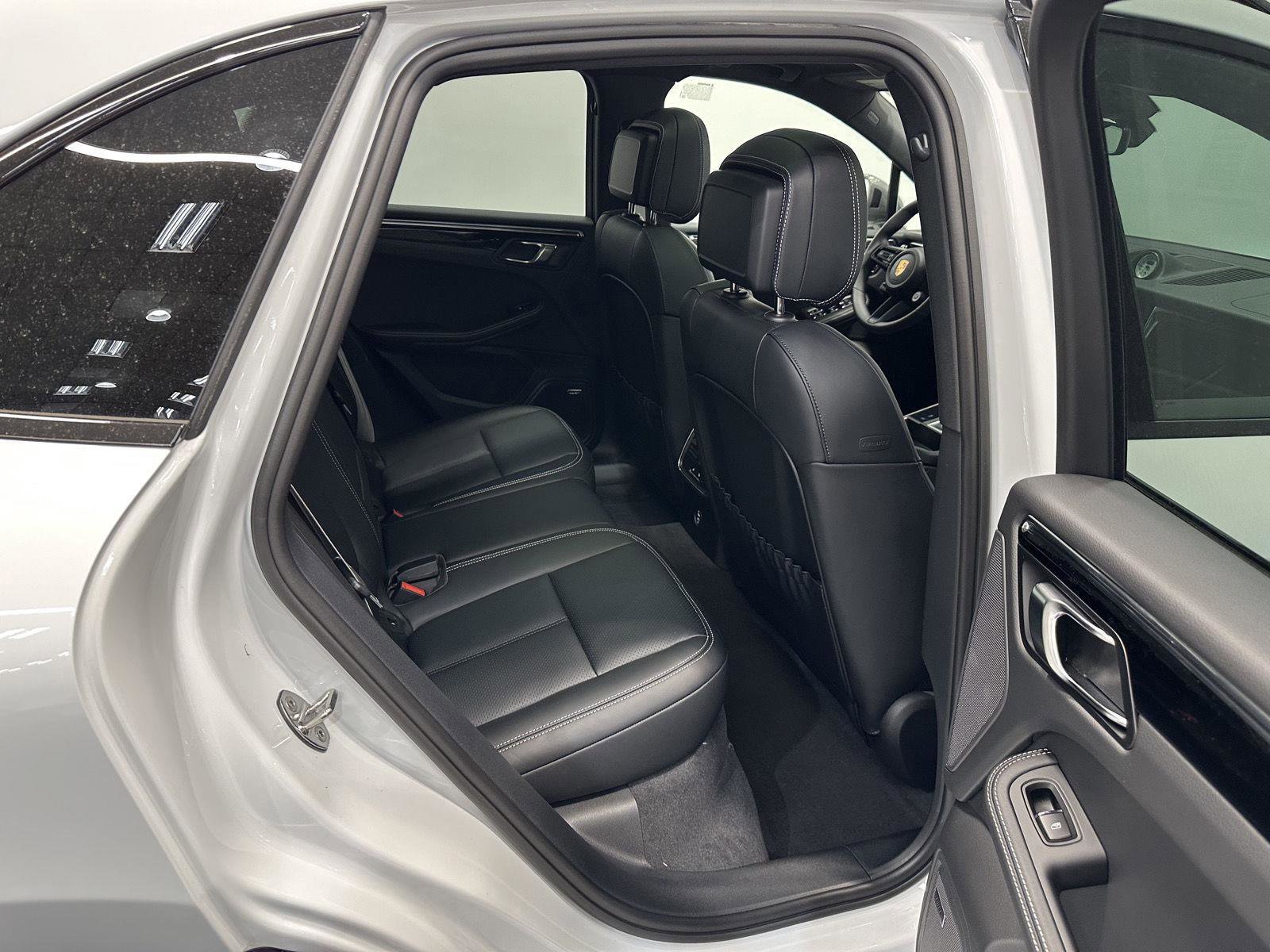 New 2025 Porsche Macan Turbo image 40