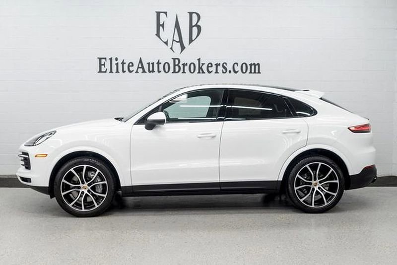 Used 2023 Porsche Cayenne Platinum Edition image 2