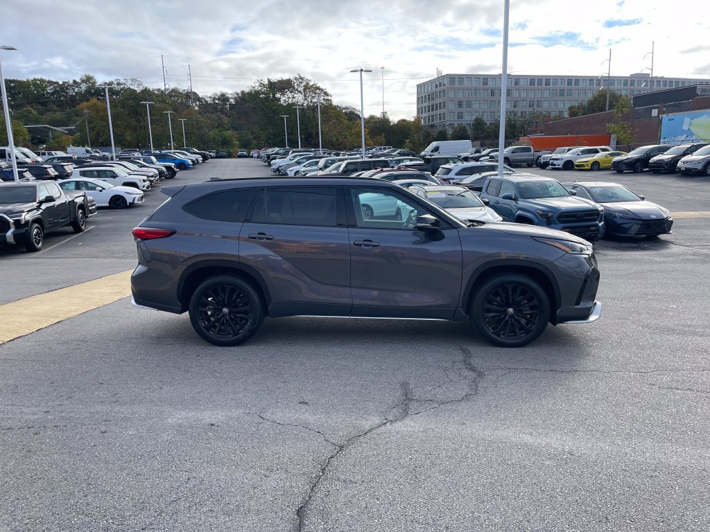 Used 2023 Toyota Highlander XSE AWD/4WD image 6