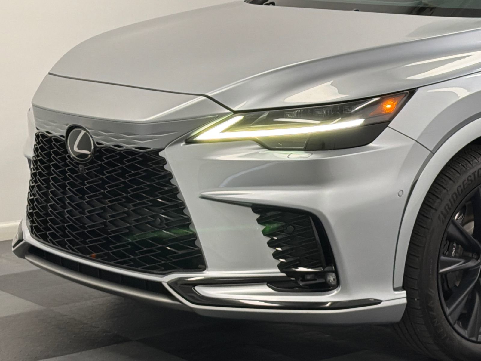 Used 2024 Lexus RX 500h F Sport w/ Convenience Package image 2