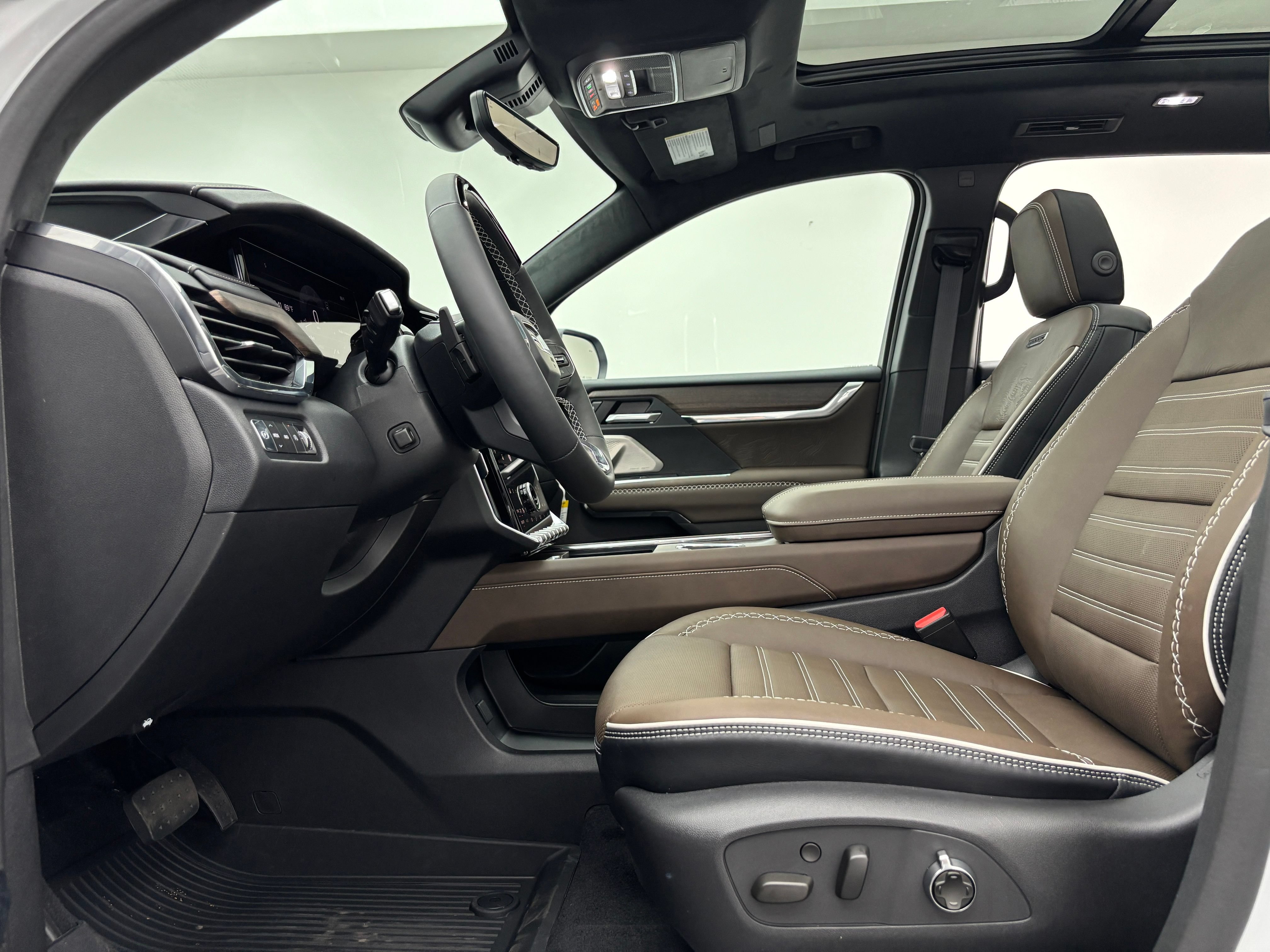 New 2026 GMC Acadia Denali Ultimate w/ LPO, Floor Liner Package AWD/4WD image 21