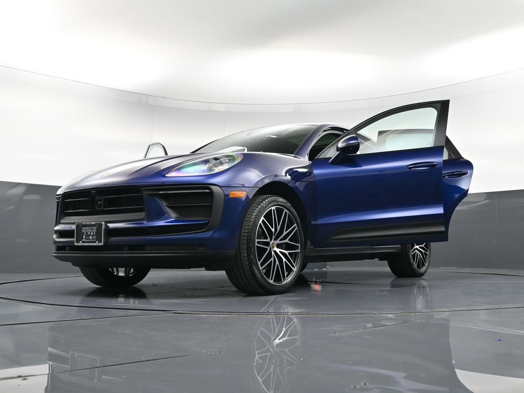 Certified 2025 Porsche Macan image 39