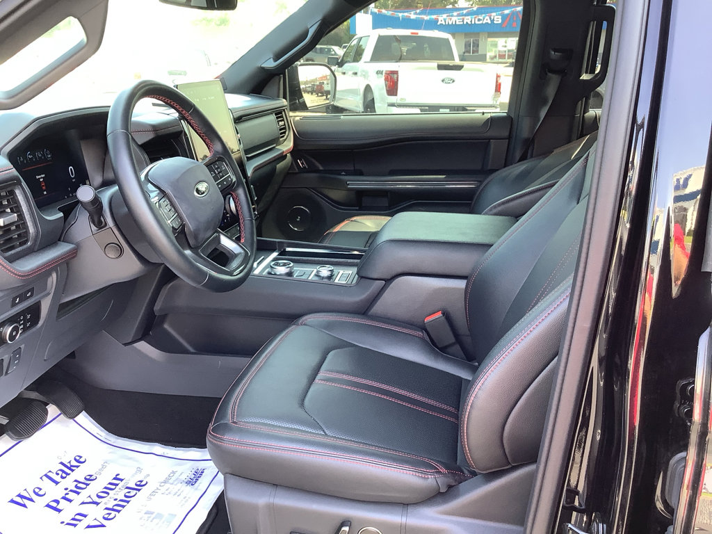 Used 2024 Ford Expedition Limited image 12