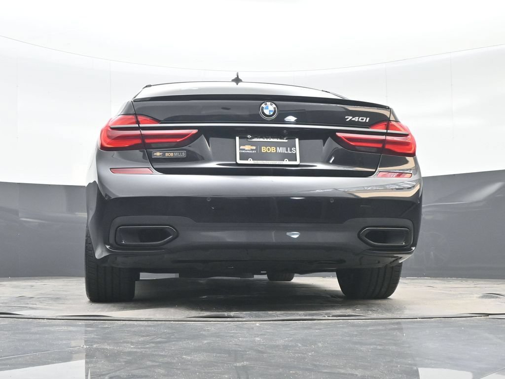 Used 2019 BMW 740i w/ M Sport Package RWD image 29