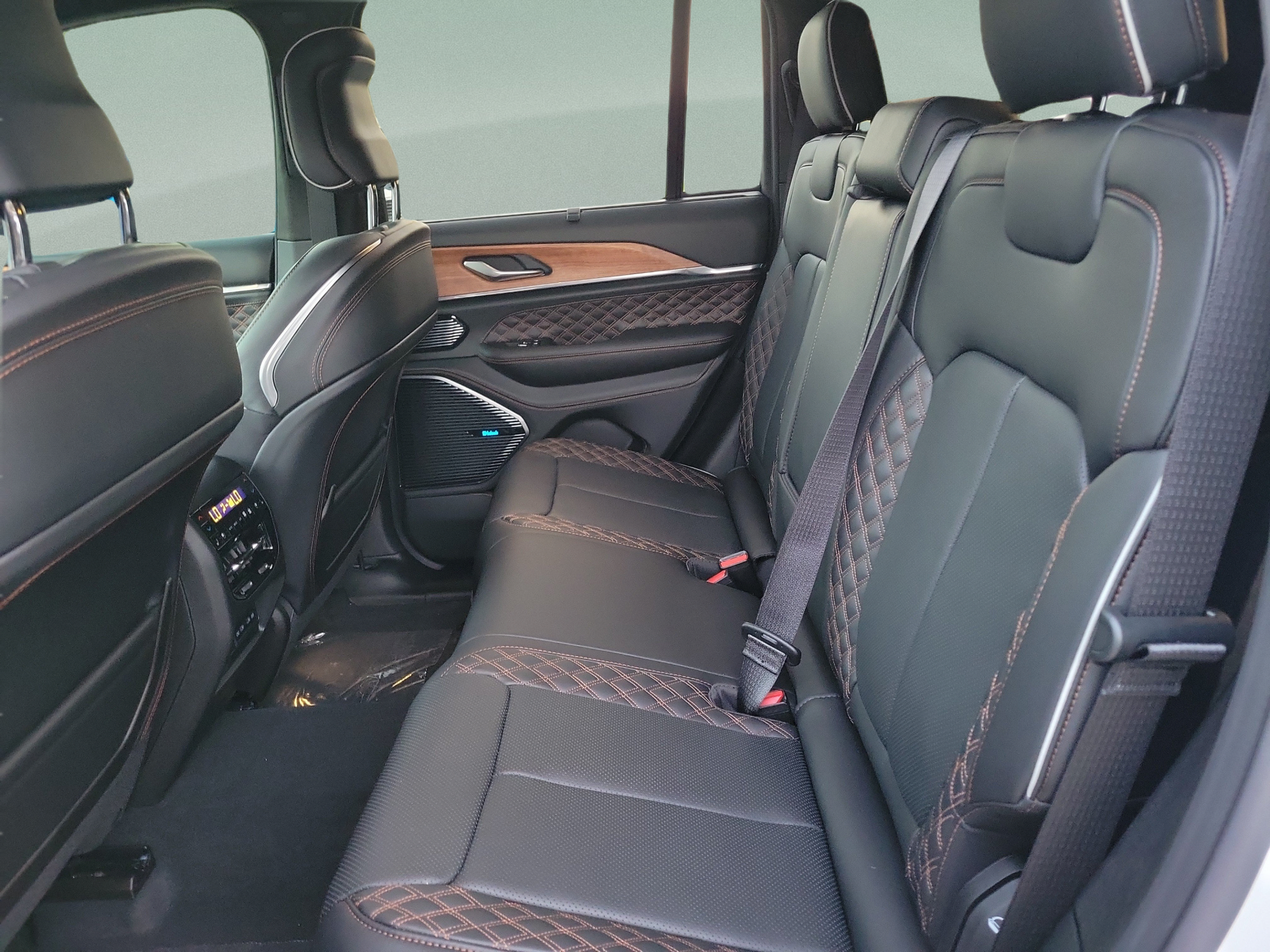 New 2026 Jeep Grand Cherokee Summit w/ Obsidian Package AWD/4WD image 6